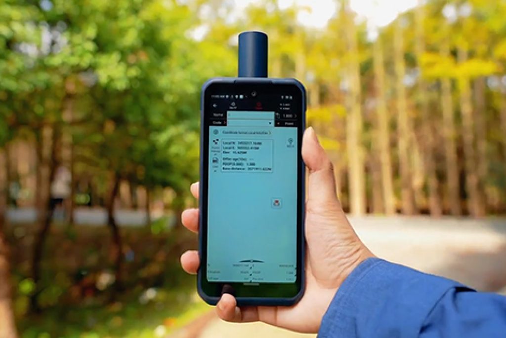 lt60h-professional-smartphone-gnss-rtk-chcnav
